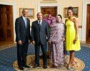 تشبيك ولد عبد العزيز يده بيد زوجته بحضرة اوباما يشغل الفيسيين! (صورة)