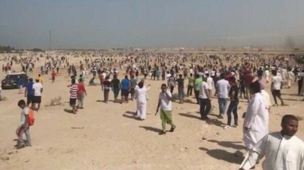 شاهد.. آلاف الكويتيين يطاردون كنزاً في الصحراء