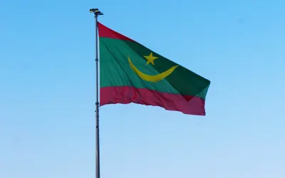 العلم الموريتاني يرفرف فوق سارية في حديقة الحرية